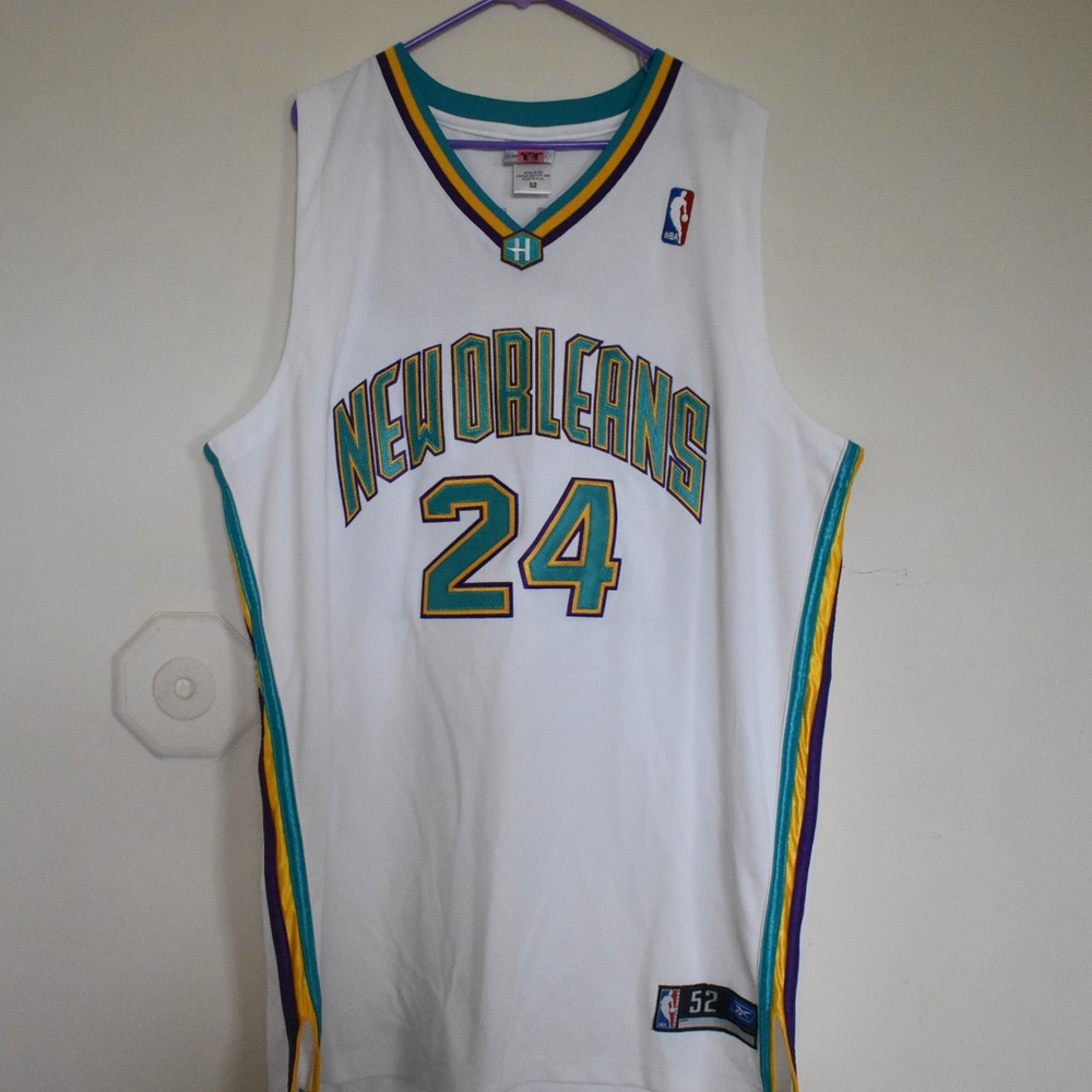 Authentic NBA Basketball Jersey (N.O. Hornets)